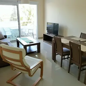 32-hill-court.protaras-cy-hotels.com/
